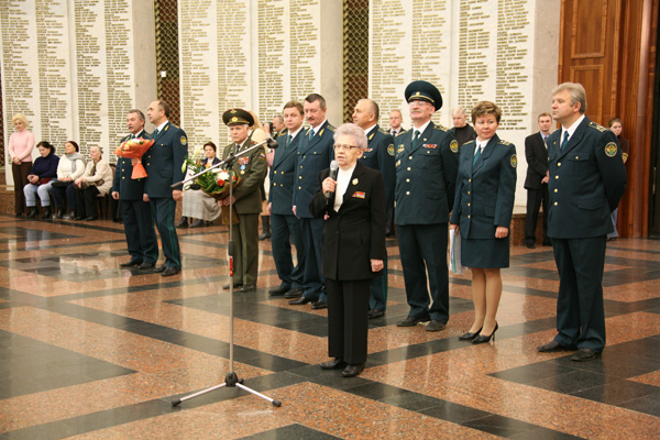 Перед собравшимися выступила ветеран таможенной службы А.С. Шпажникова 