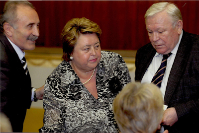 А.В.Кузьмина, президент МБФ "Семья России", и В.К.Бояров (справа)