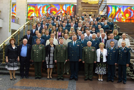 Выпускники РТА и участники торжественной церемонии 