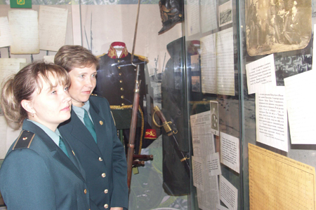 Первые посетители музея - таможенники Таганрога
