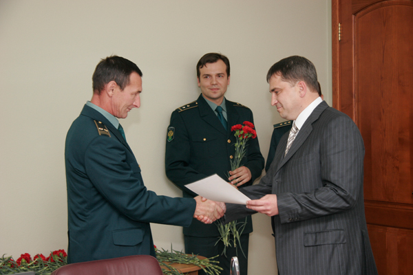 Многие ветераны были награждены почетными грамотами и благодарностями Всероссийского Союза ветеранов таможенной службы и Южного таможенного управления